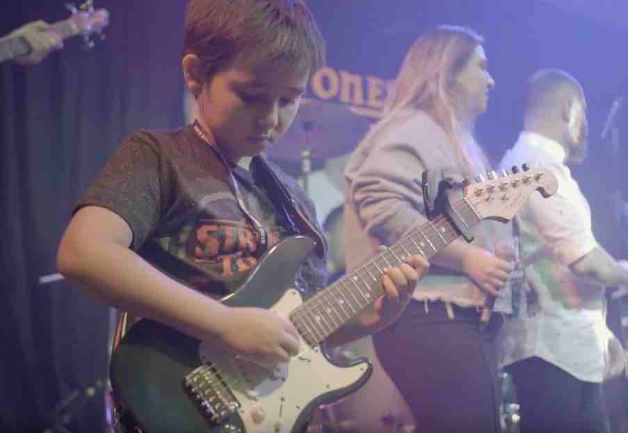 aula de guitarra para crianças